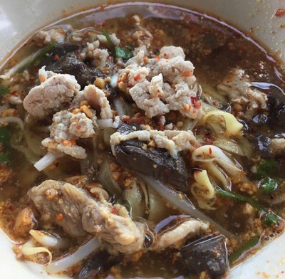 บะหมี่ต้มยำเส้นแบน