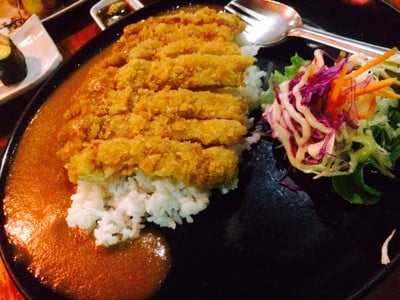 ข้าวแกงกะหรี่หน้าหมูทอด