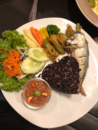 ข้าวน้ำพริกปลาทูผักสด