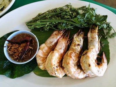 กุ้งย่าง สะเดาน้ำปลาหวาน