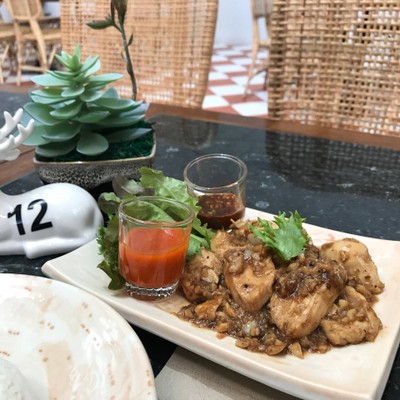 ชุดข้าวไก่ผัดกระเทียม