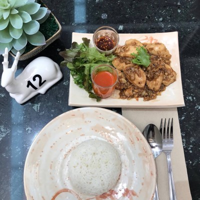 ชุดข้าวไก่ผัดกระเทียม