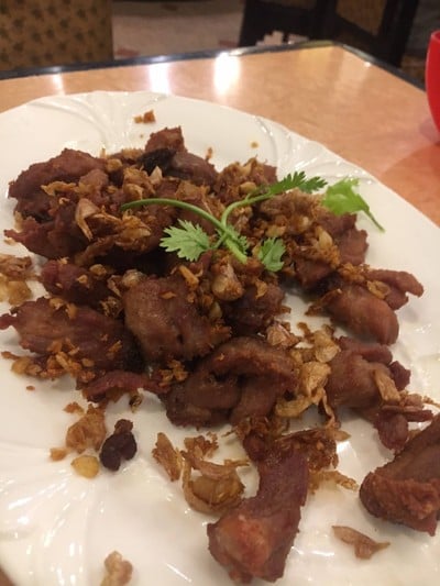 เนื้อเป็ดทอดกระเทียม