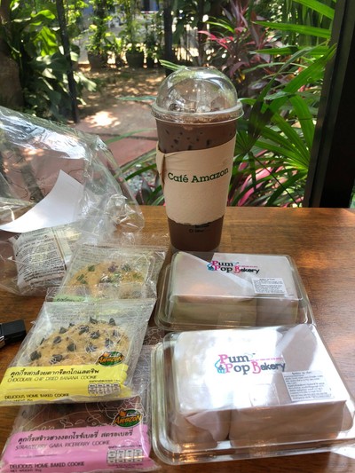 ตุนขนมไปฝากแม่บ้านค่ะงานเยอะ