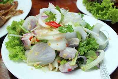 ยำลูกชิ้นปลากราย