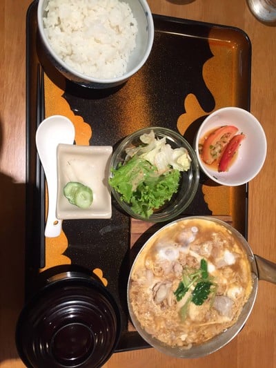 ข้าวหน้าไก่ใส่ไข่