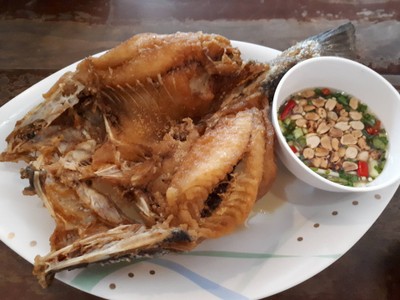 ปลากะพงทอดน้ำปลา