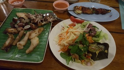 อาหาร หรือ เครื่องดื่ม
