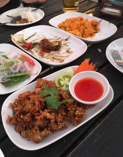เมนูของร้าน Waterside Karaoke Restaurant