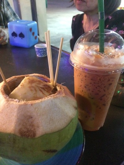 โรตีใส่ไข่เนื้อมะพร้าวอ่อน