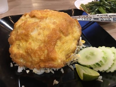 วาฬยิ้มกินนม