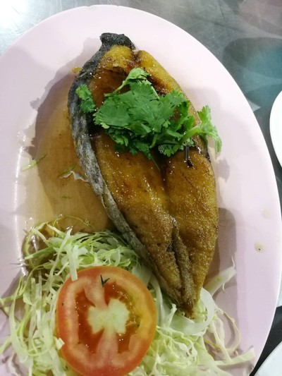 ปลาอินทรีย์ทอดน้ำปลา