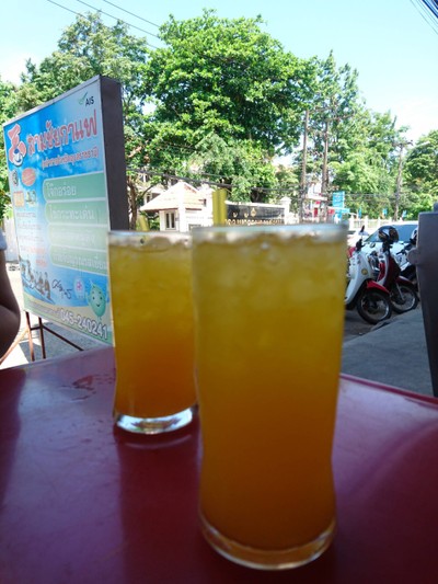 น้ำส้มคั้นสด