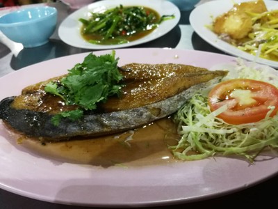 ปลาอินทรีย์ทอดน้ำปลา