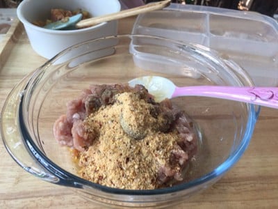วิธีทำ ข้าวแช่ พริกหยวกยัดใส้ ลูกกะปิกุ้ง เห็ดสามรส ไชโป้วหวาน ผักเคียง วิธีทำ ข้าวแช่ พริกหยวกยัดใส้ ลูกกะปิกุ้ง เห็ดสามรส ไชโป้วหวาน ผักเคียง