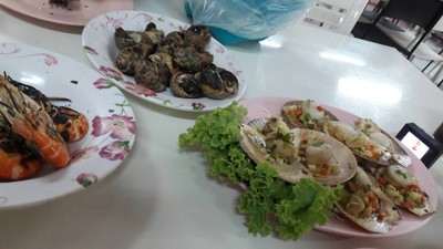 อาหาร หรือ เครื่องดื่ม