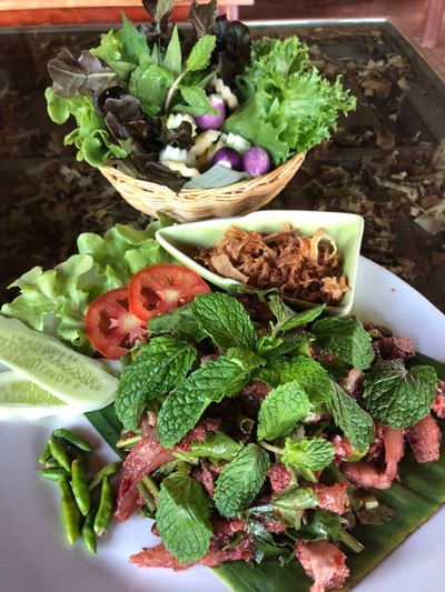 ลาบหมูดิบ 200.-