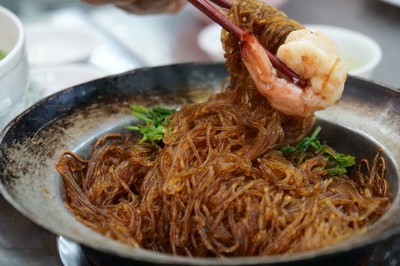 กุ้งอบวุ้นเส้น