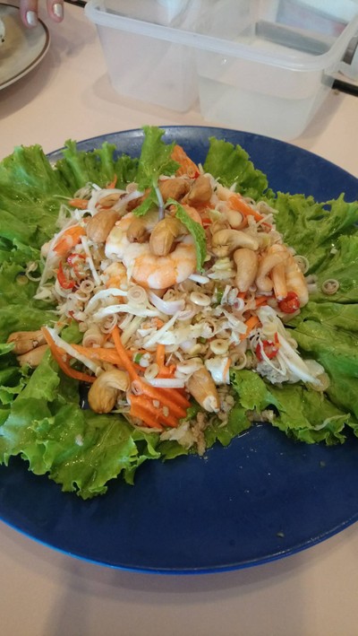 ยําตะไคร้กุ้งสด