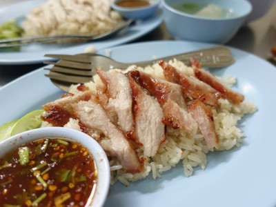 ป้าเล็กข้าวมันไก่ (Palek Khao Man Gai) ท่าดินแดง ป้าเล็กข้าวมันไก่ (Palek Khao Man Gai) ท่าดินแดง