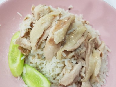 ข้าวมันไก่เจ๊โบว์ บรรทัดทอง