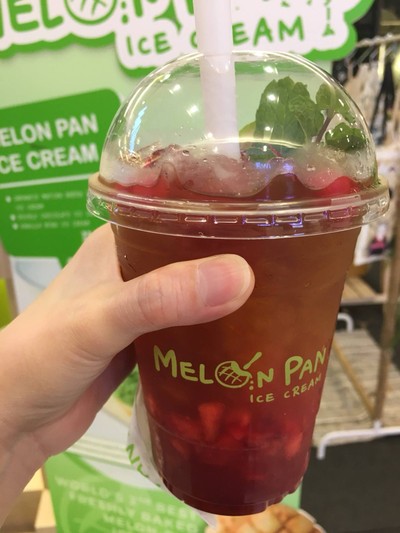 Ice Tea With Bubble Pop - Sreawberries