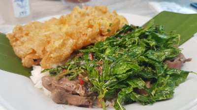 ข้าวกะเพราเชยเครื่องในไก่+ไข่เจียว
