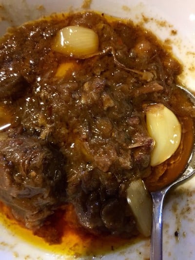 Pork curry with dry mango