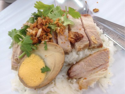 ข้าวหมูกรอบ