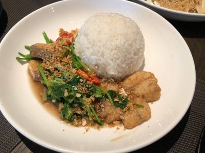 ข้าวปลากระพงผัดคึ่นฉ่าย