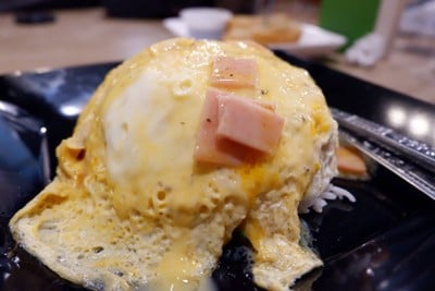 วาฬยิ้มกินนม