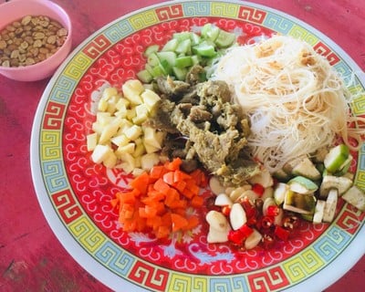 เส้นหมี่หน้าหมู