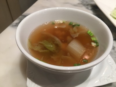 น้ำซุป ทานคู่กับข้าวผัดกระเทียม-ขาหมูกระเพรากรอบ