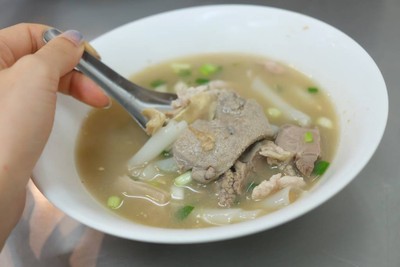 เมนูของร้าน ก๋วยจั๊บนายเอ็ก (Nai Ek Roll Noodle) เยาวราช (primary branch)