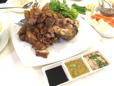 ขาหมูทอด