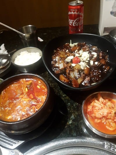 อาหาร หรือ เครื่องดื่ม