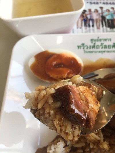 ข้าวหมูแดงหมูกรอบ