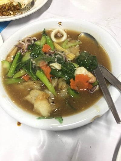 เส้นใหญ่ราดหน้าทะเล