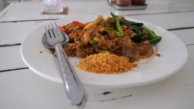 ผัดซีอี๊วกุ้งสด