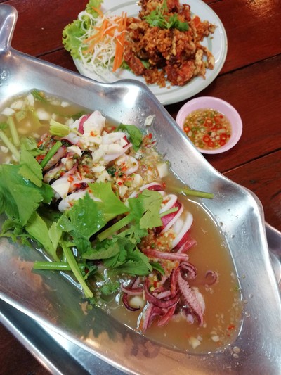 ปลาหมึกไข่นึ่งมะนาว