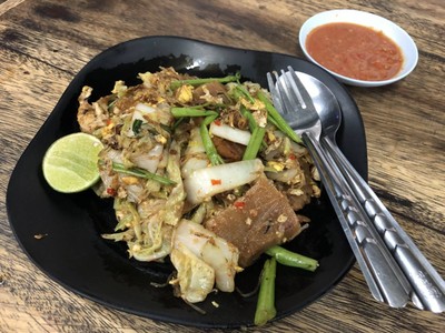 สุกี้แห้งปลาหมึกกรอบ