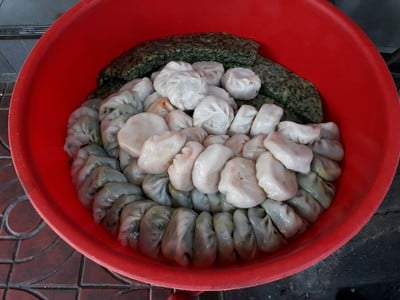 กุ๊ยช่ายตลาดพลูทอดกล่องล่ะ 30 บาท