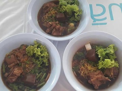 ก๋วยเตี๋ยวหมูตุ๋นลำไย