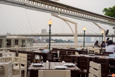 บรรยากาศ กินลมชมสะพาน