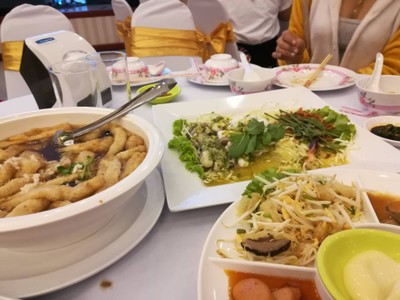 อาหาร หรือ เครื่องดื่ม