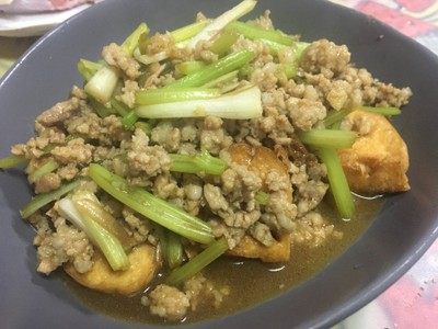 วิธีทำ เต้าหู้ทอดราดหมูสับน้ำมันงา วิธีทำ เต้าหู้ทอดราดหมูสับน้ำมันงา