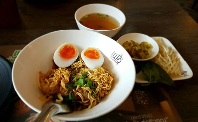 เฝอมาม่าเนื้อไข่เยิ้ม