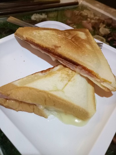 ขนมปังแฮมชีส