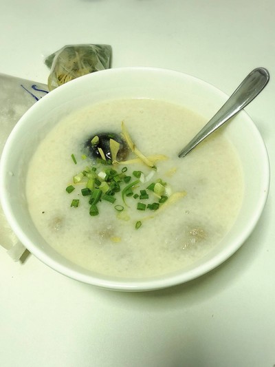 โจ๊กหมู + ไข่เยี่ยวม้า