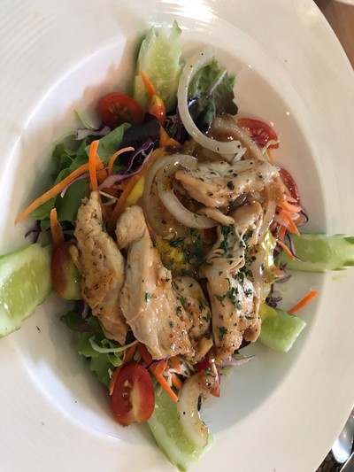 สลัดอกไก่